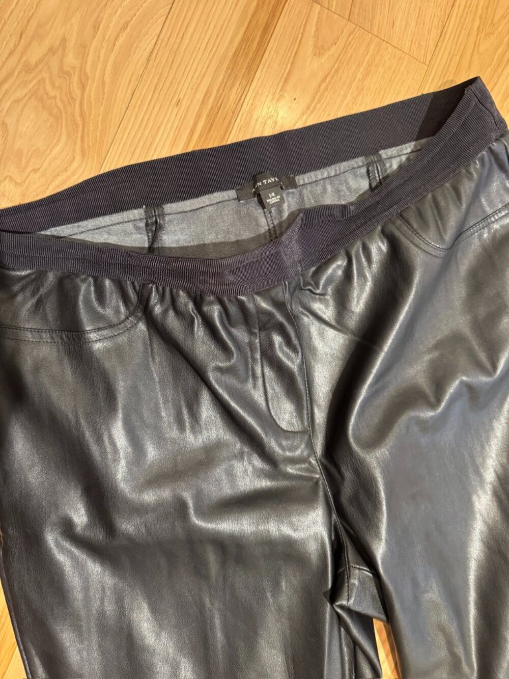 Ann Taylor Faux Leather Pull-On Pants Size 14 Black - Picture 3 of 6